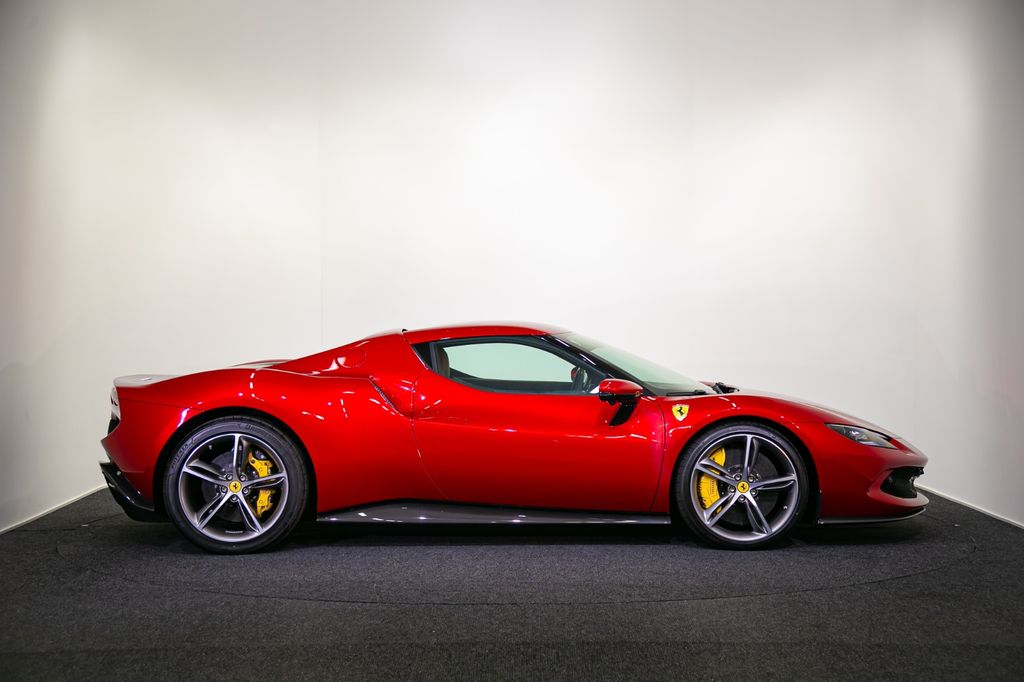 Ferrari 296 GTB 2025