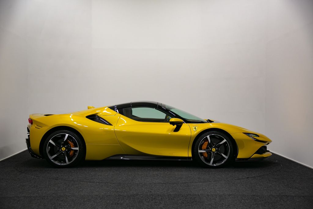 Ferrari SF90 2024