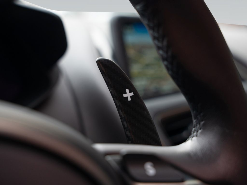 Aston Martin DBS 2024