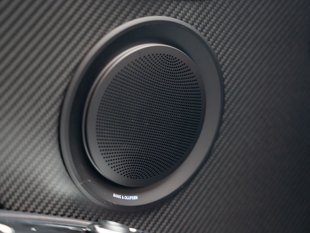 Aston Martin DBS 2024