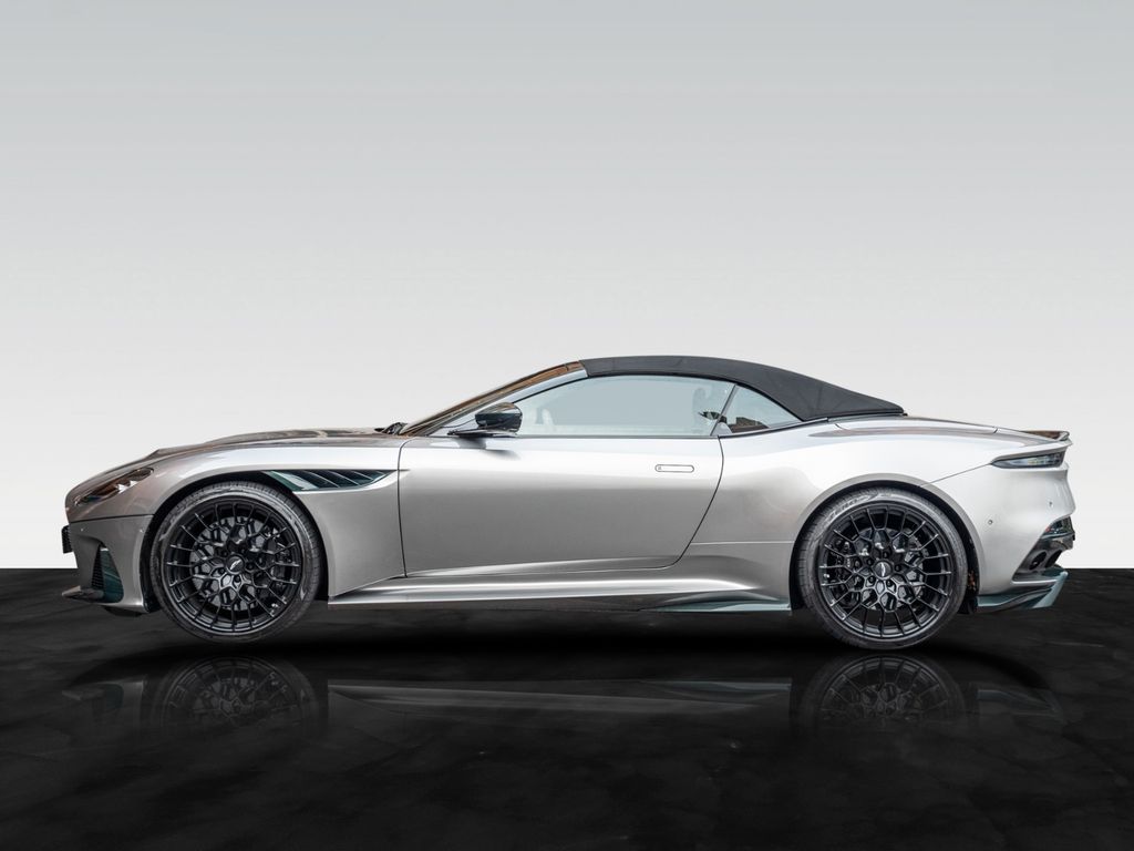 Aston Martin DBS 2024