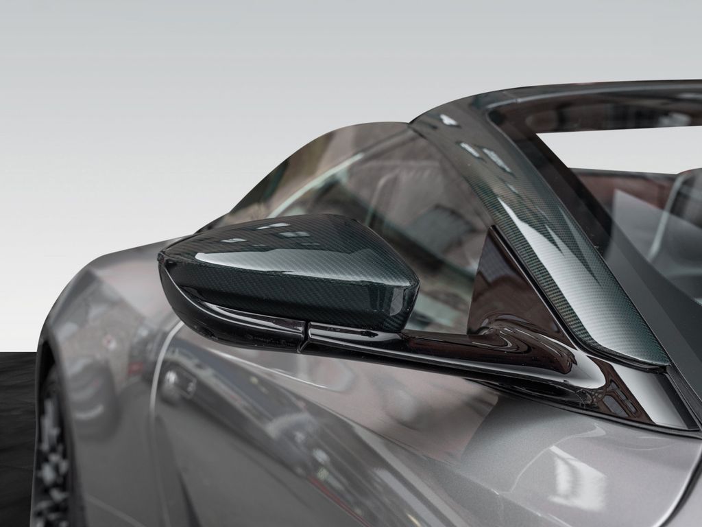 Aston Martin DBS 2024