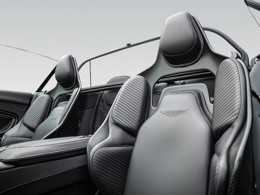 Aston Martin DBS 2024