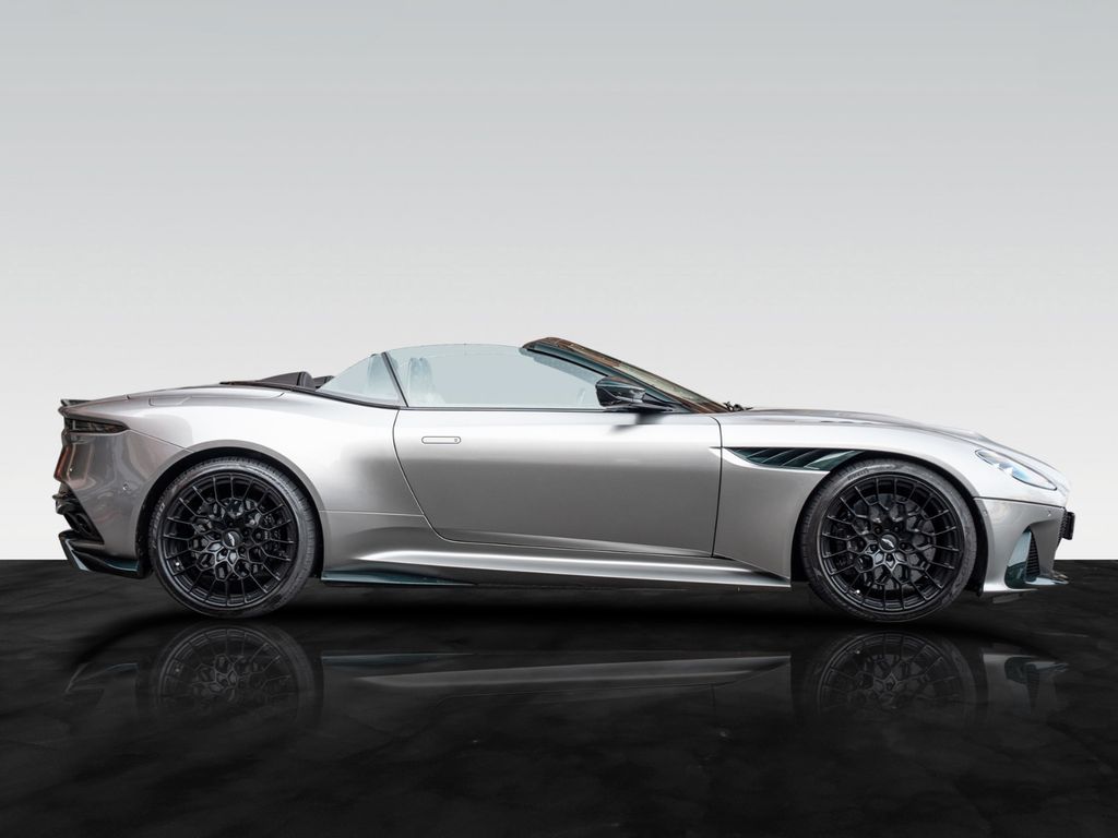 Aston Martin DBS 2024