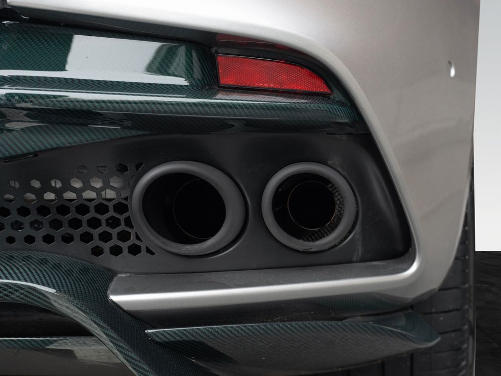 Aston Martin DBS 2024