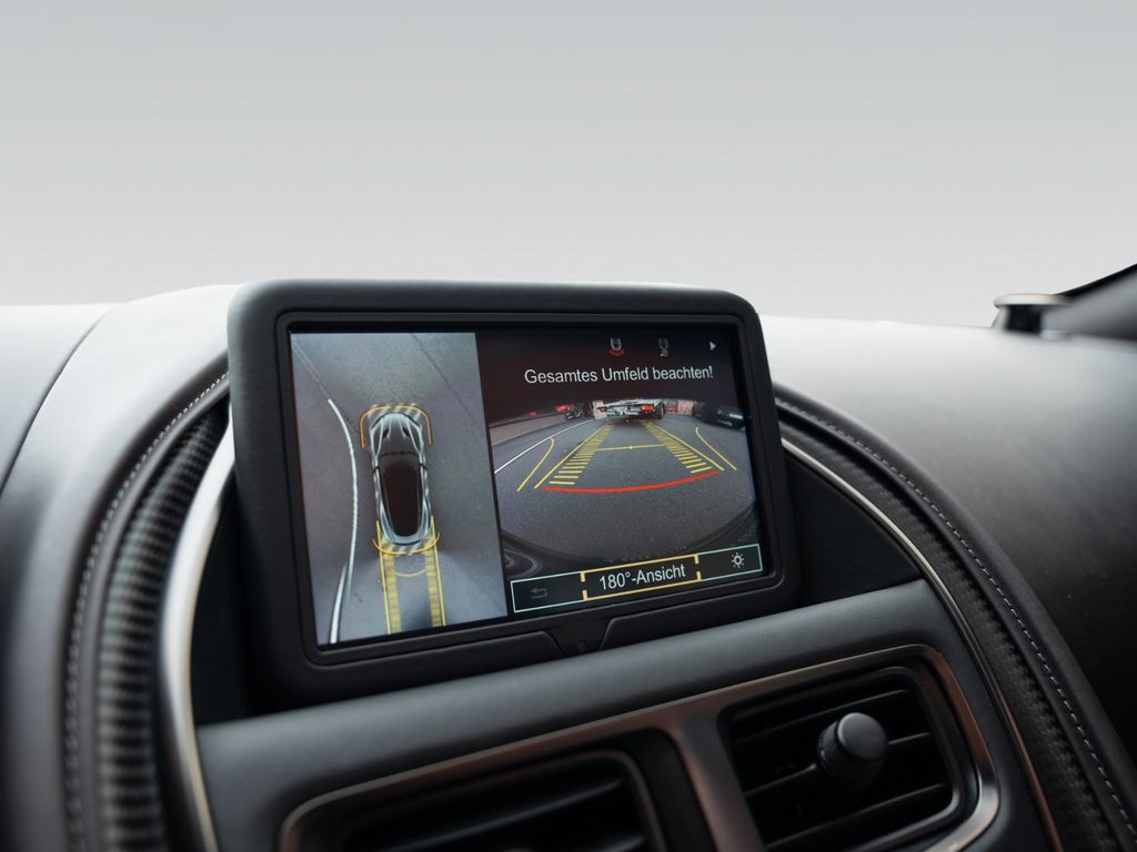 Aston Martin DBS 2024