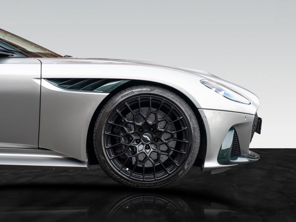 Aston Martin DBS 2024