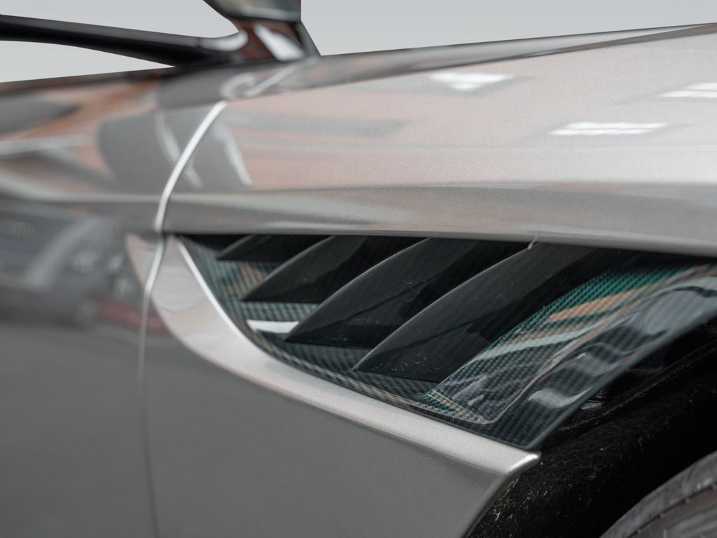 Aston Martin DBS 2024