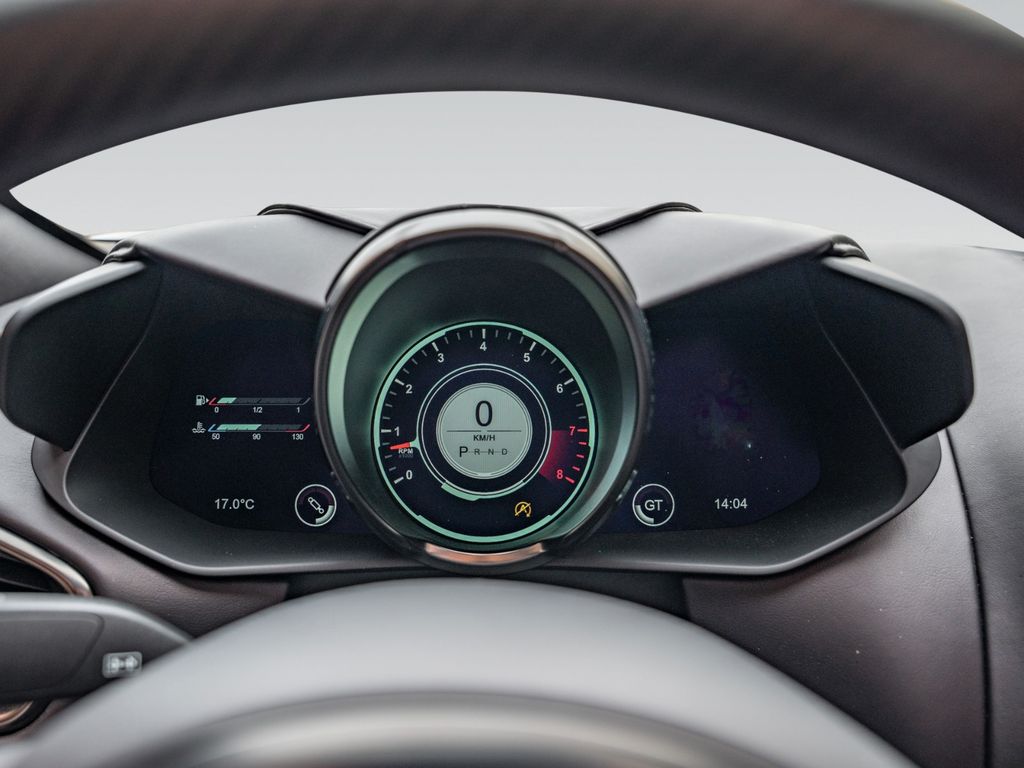 Aston Martin DBS 2024