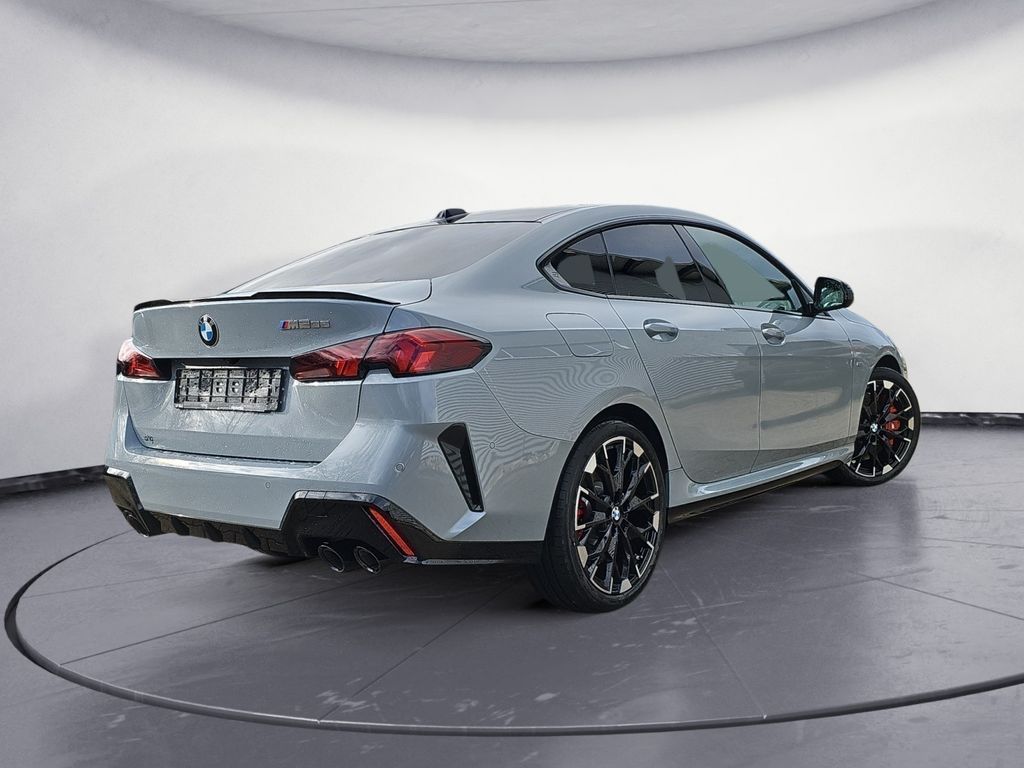 BMW M235 2025
