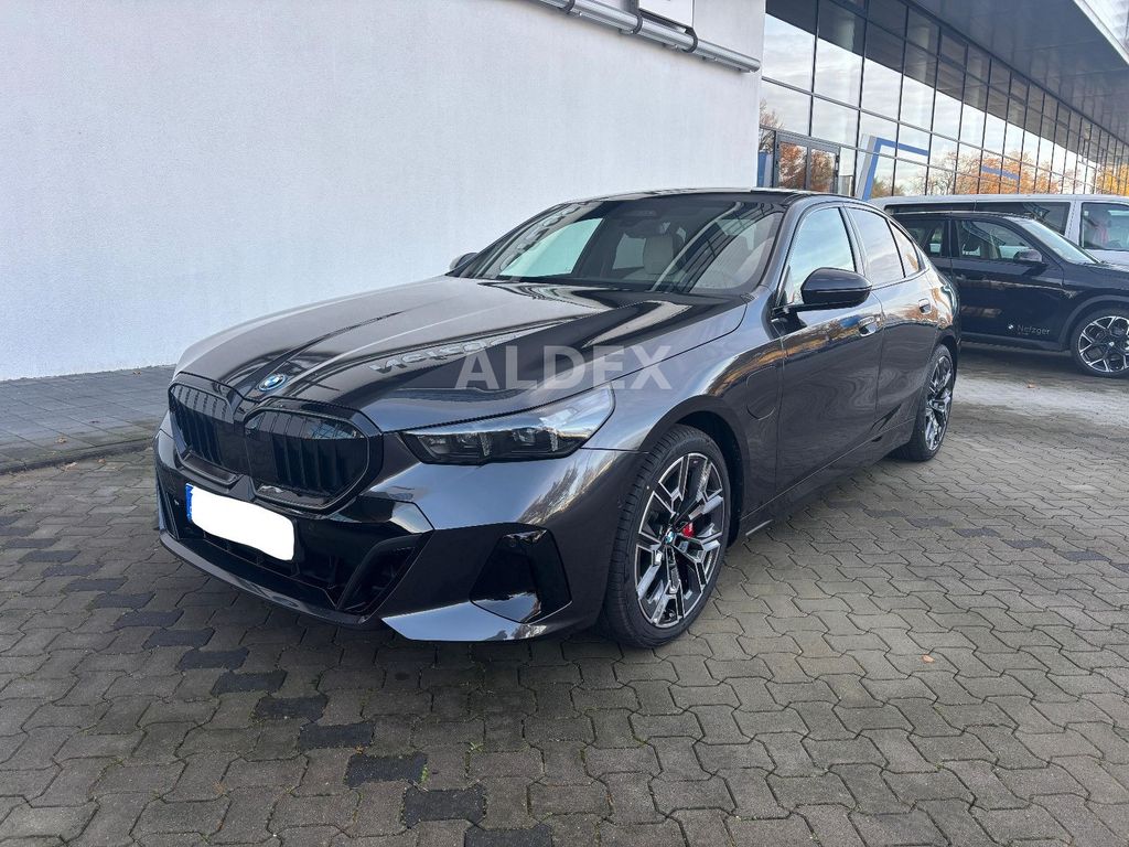 BMW 550 2025