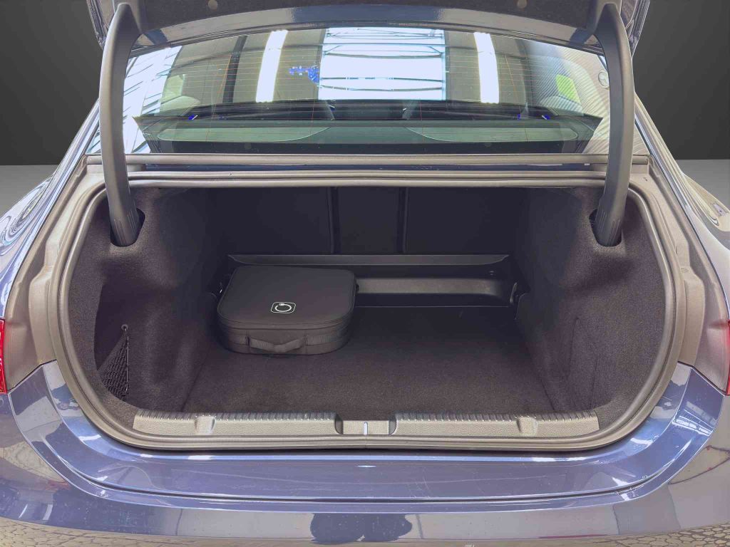 Mercedes-Benz EQE 2025