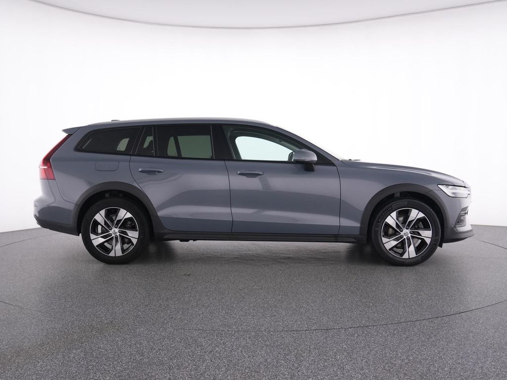 Volvo V60 Cross Country 2023