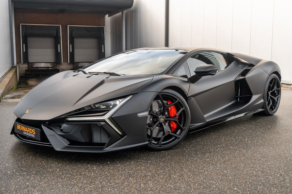Lamborghini Revuelto 2024