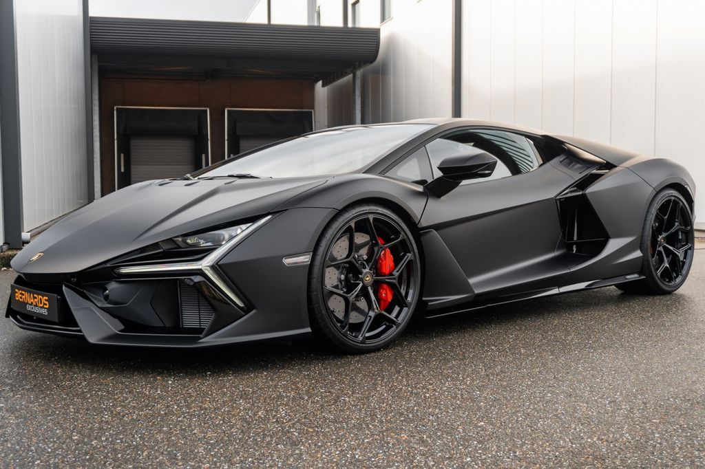 Lamborghini Revuelto 2024