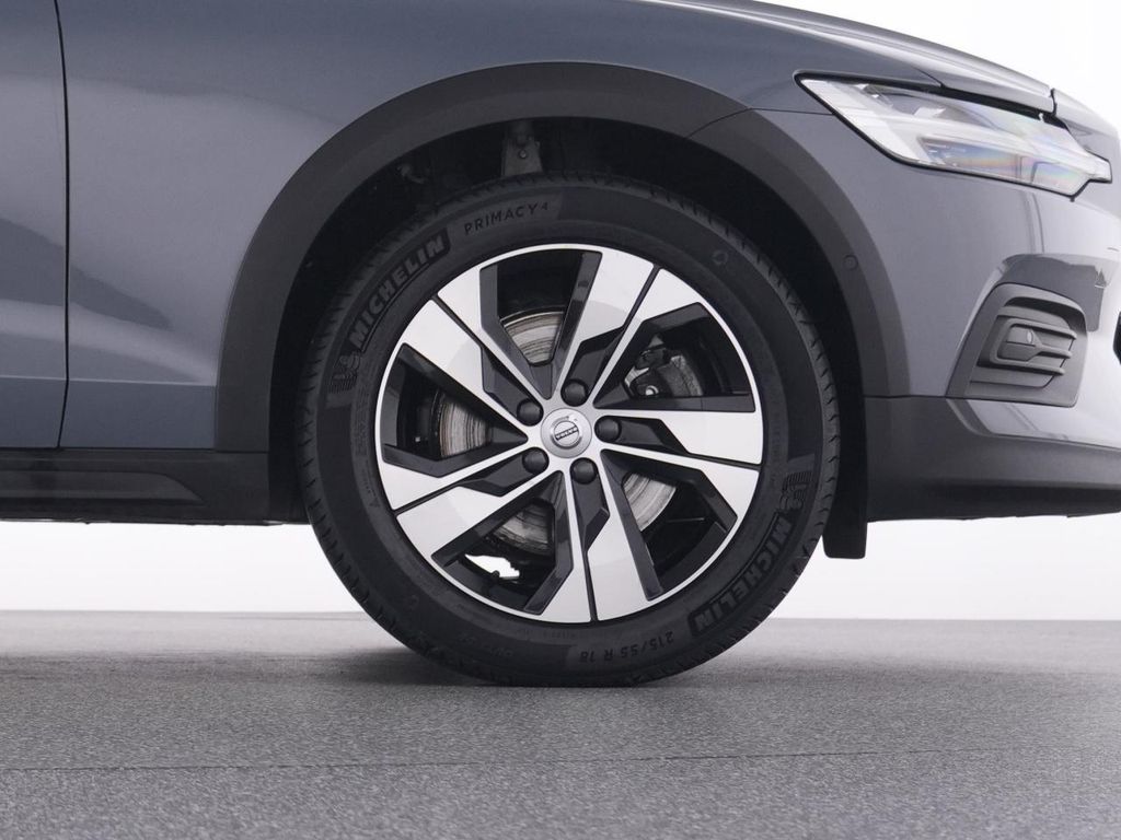 Volvo V60 Cross Country 2023