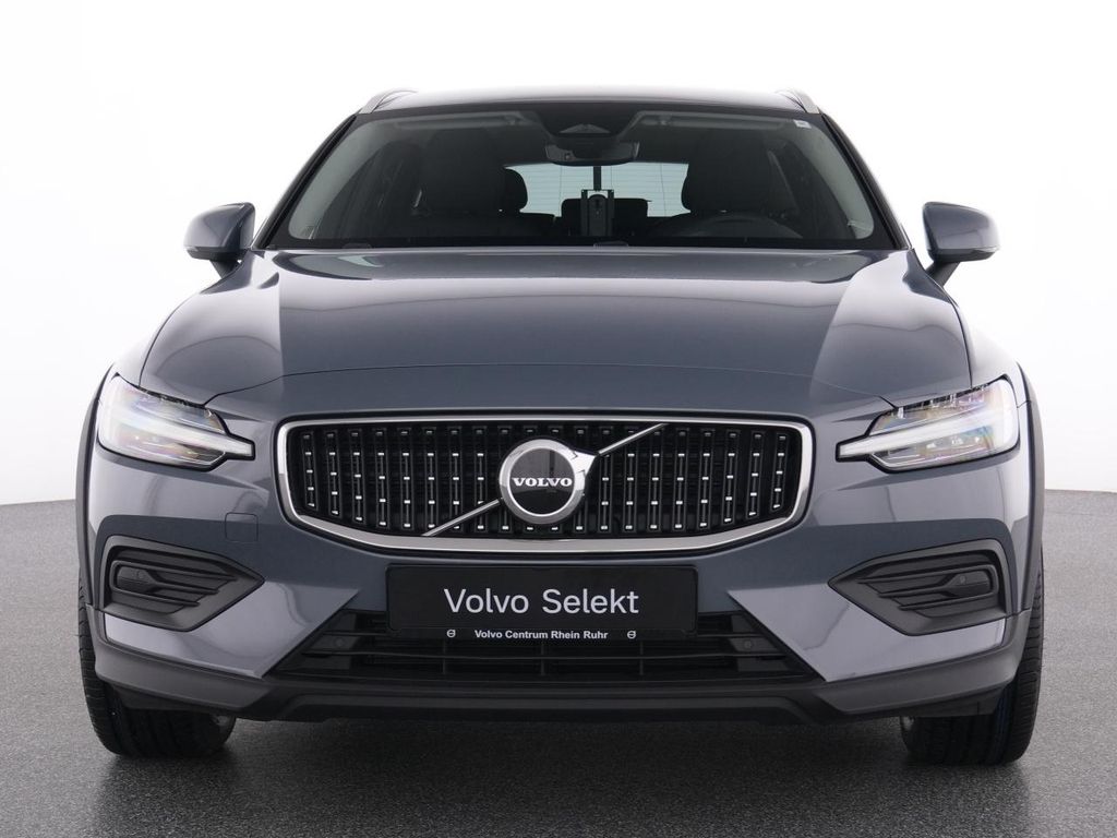 Volvo V60 Cross Country 2023