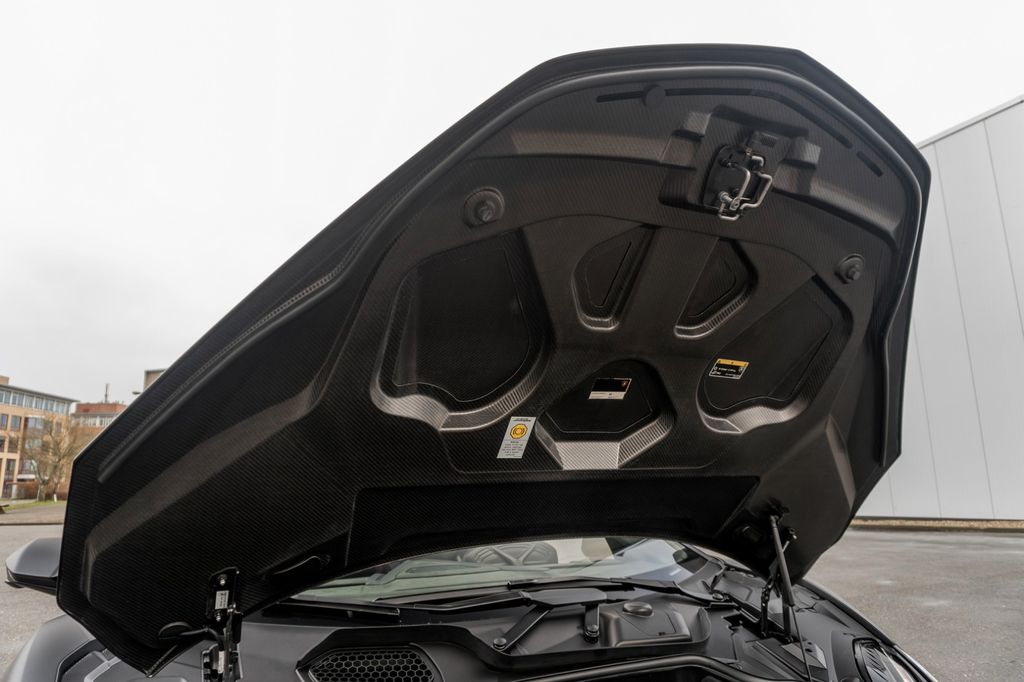 Lamborghini Revuelto 2024