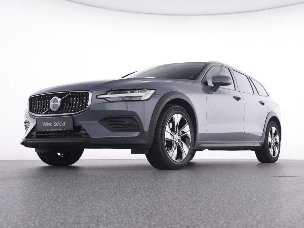 Volvo V60 Cross Country 2023