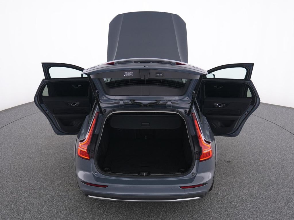 Volvo V60 Cross Country 2023