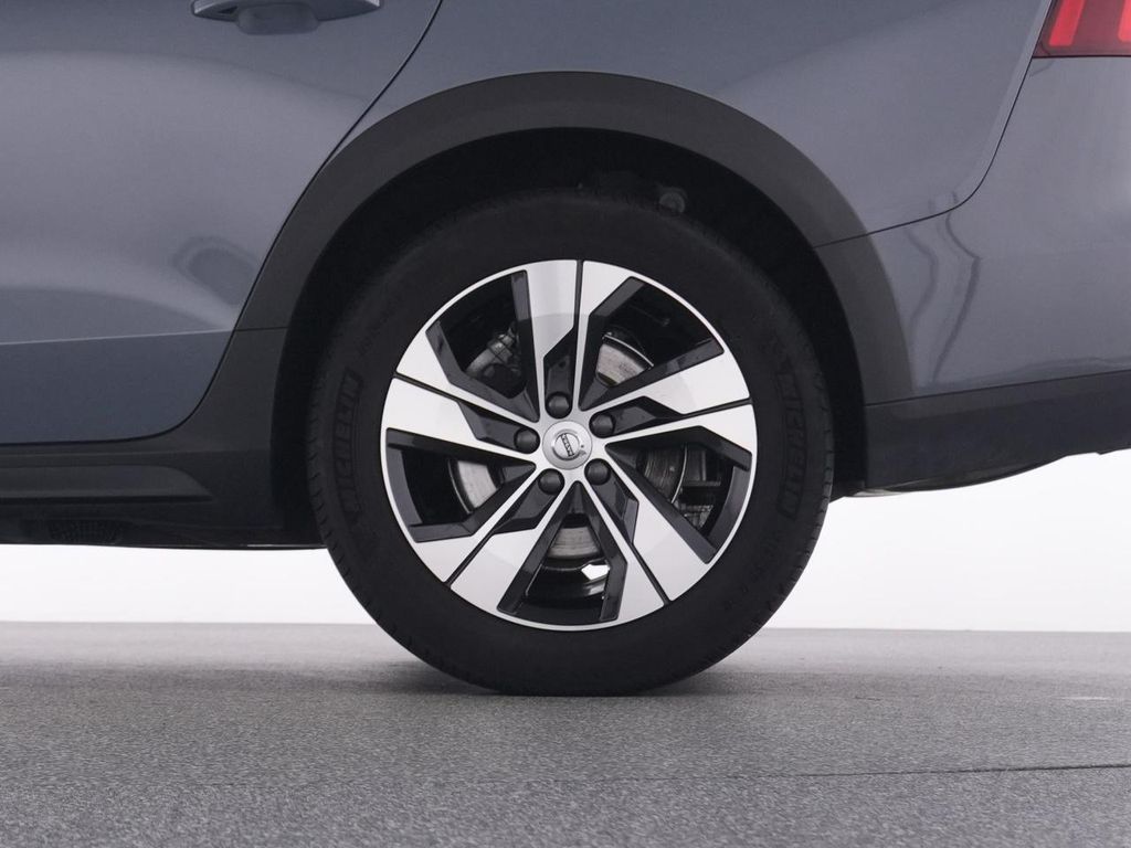 Volvo V60 Cross Country 2023