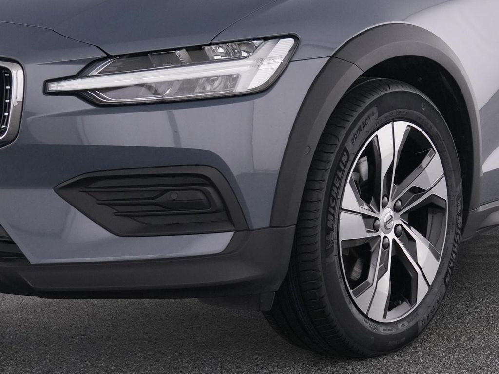 Volvo V60 Cross Country 2023