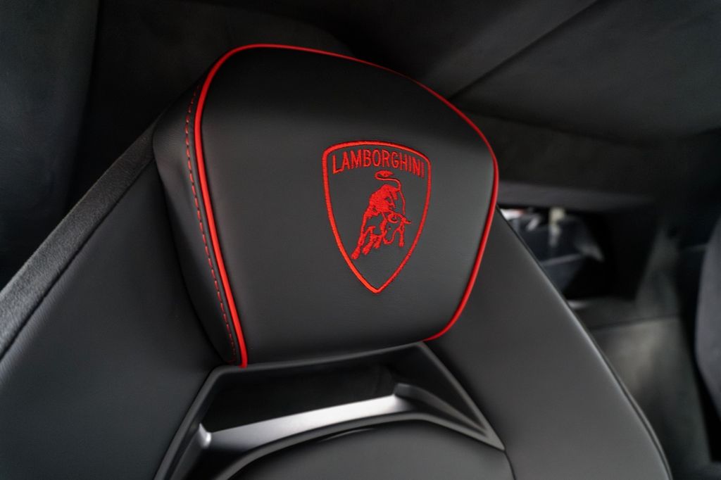 Lamborghini Revuelto 2024