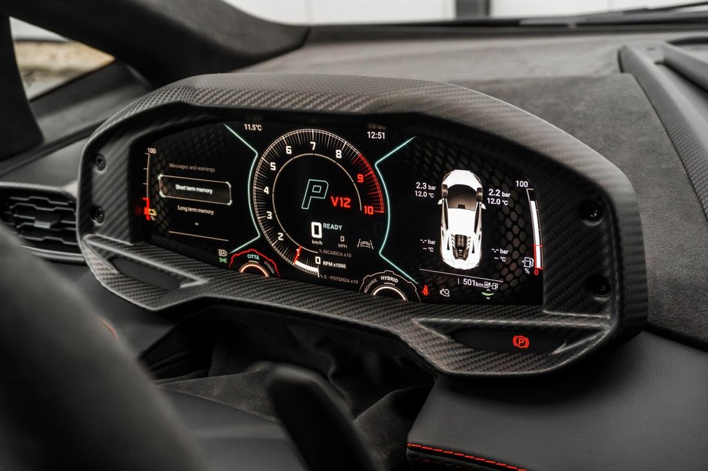 Lamborghini Revuelto 2024