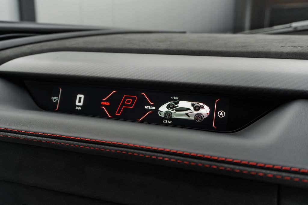 Lamborghini Revuelto 2024