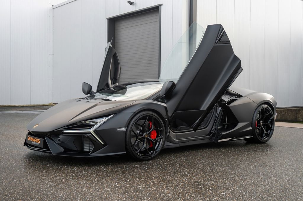 Lamborghini Revuelto 2024