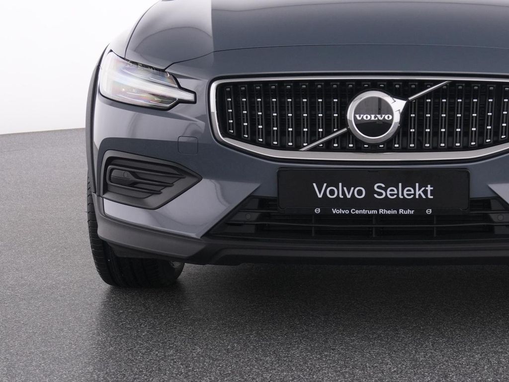 Volvo V60 Cross Country 2023