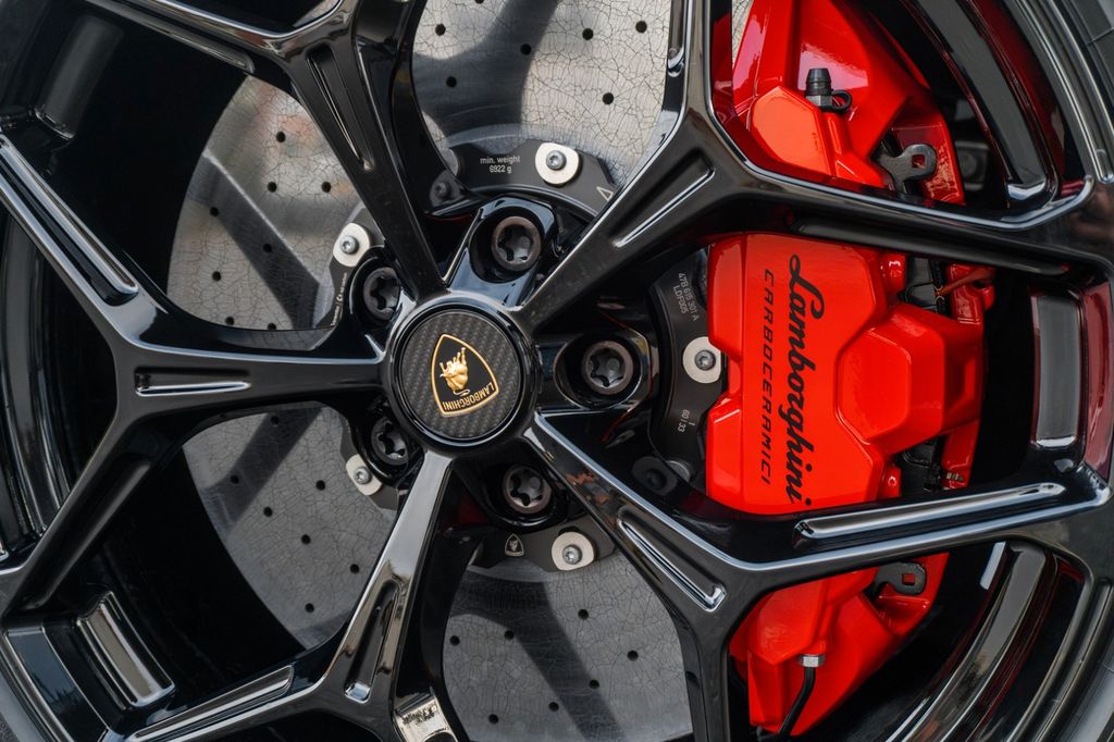 Lamborghini Revuelto 2024