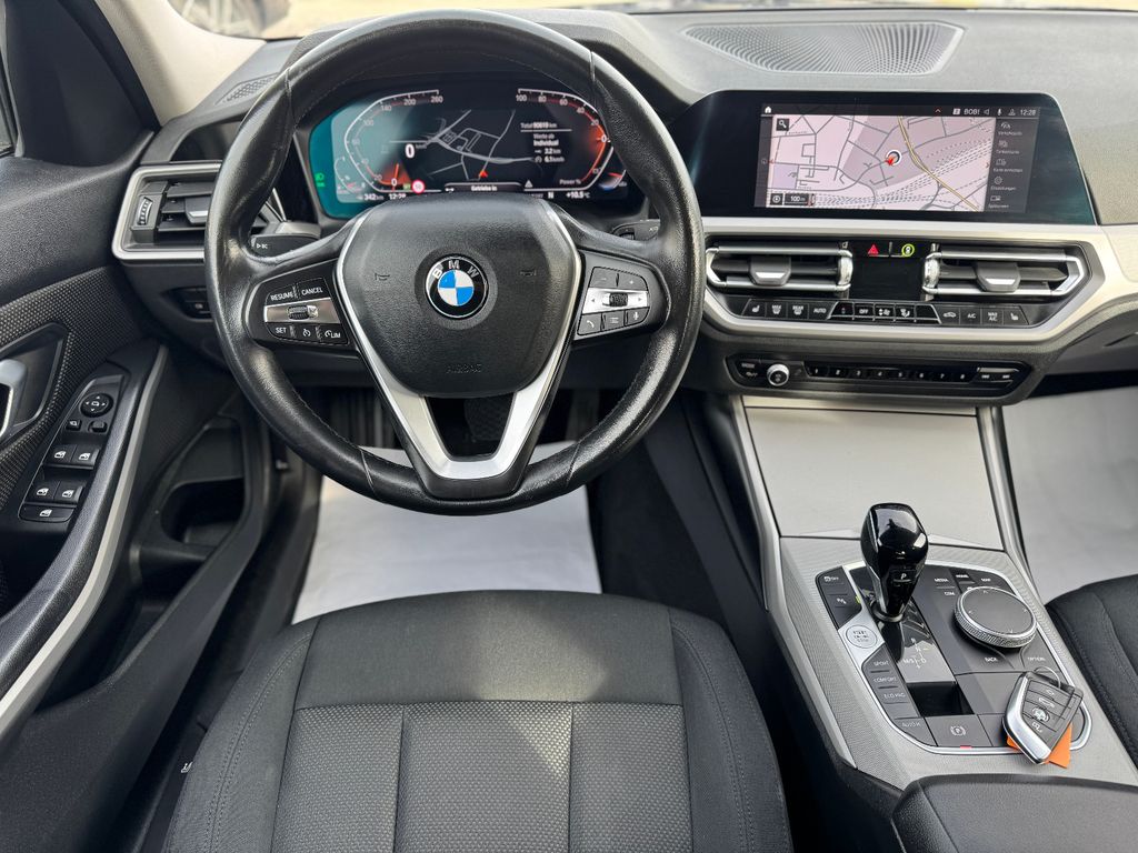 BMW 318 2021