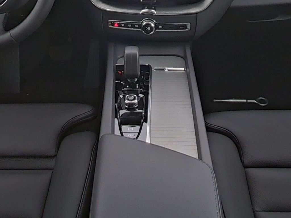 Volvo XC60 2025