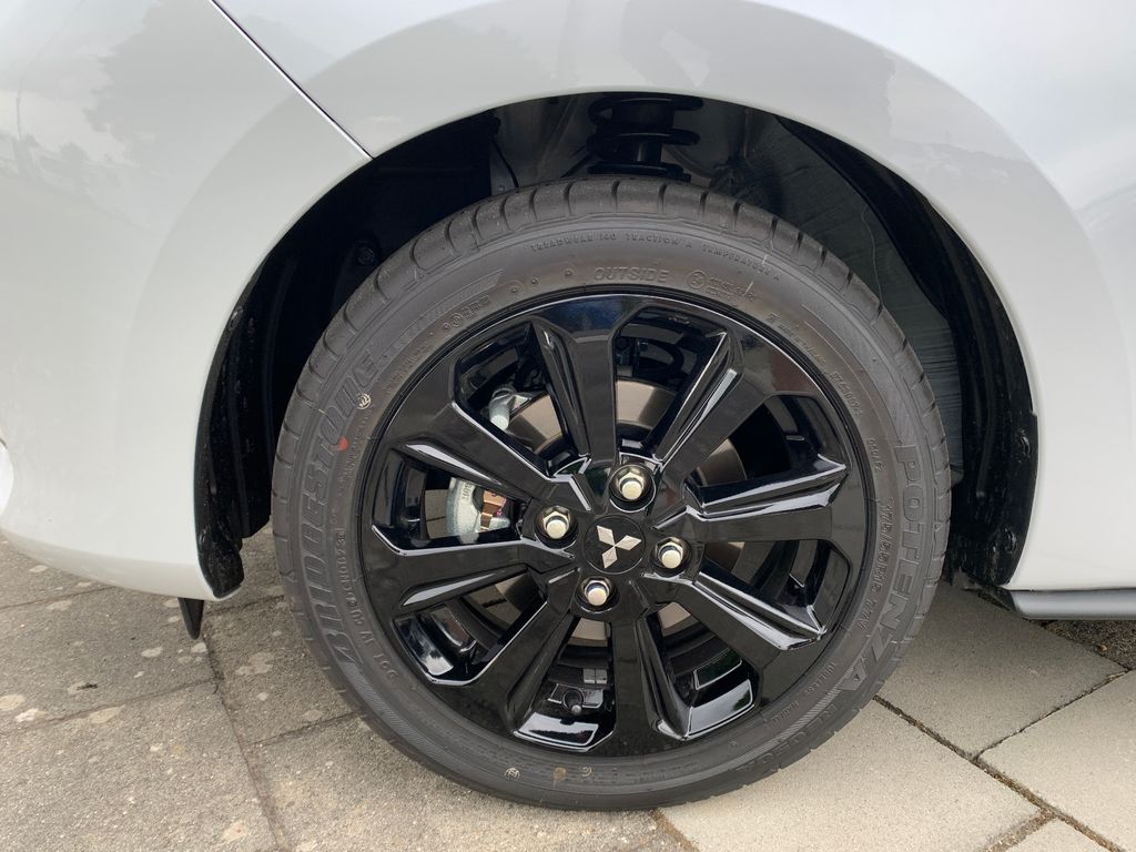 Mitsubishi Space Star 2025