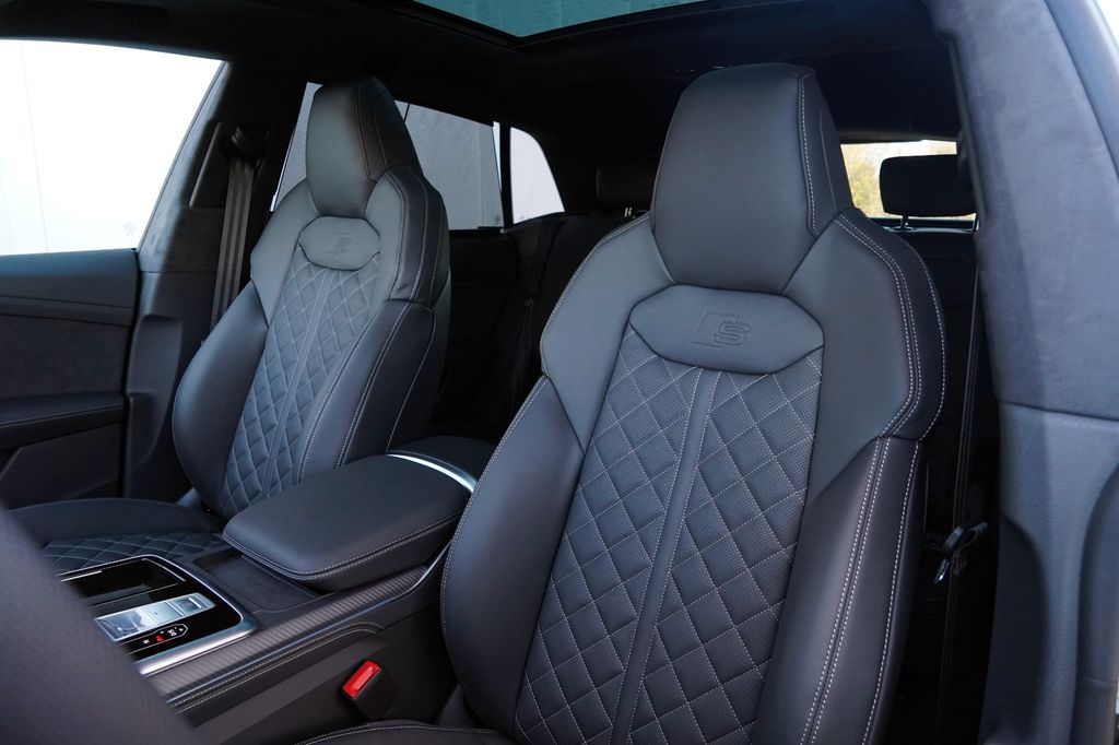 Audi SQ8 2025