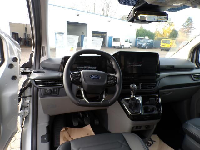 Ford Tourneo Custom 2025
