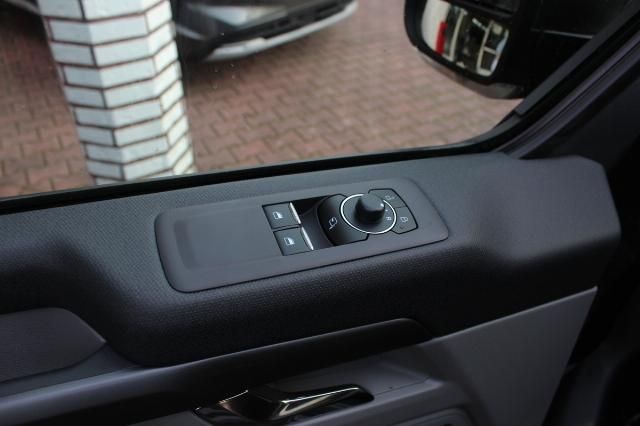 Ford Tourneo Custom 2025