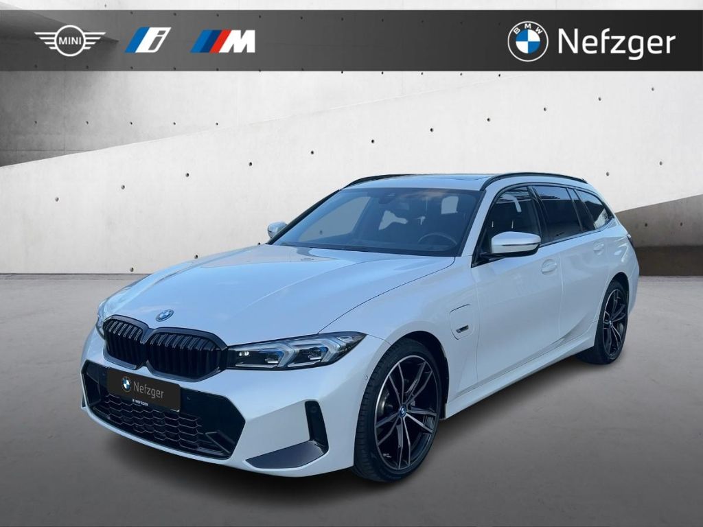 BMW 330 2023