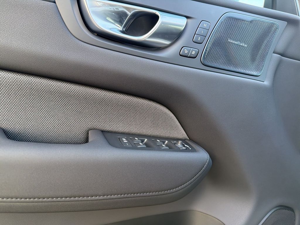 Volvo XC60 2025