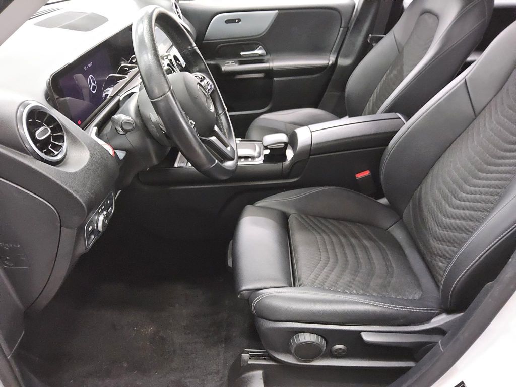 Mercedes-Benz GLB 180 2023