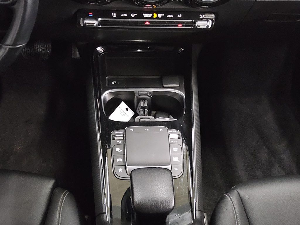 Mercedes-Benz GLB 180 2023