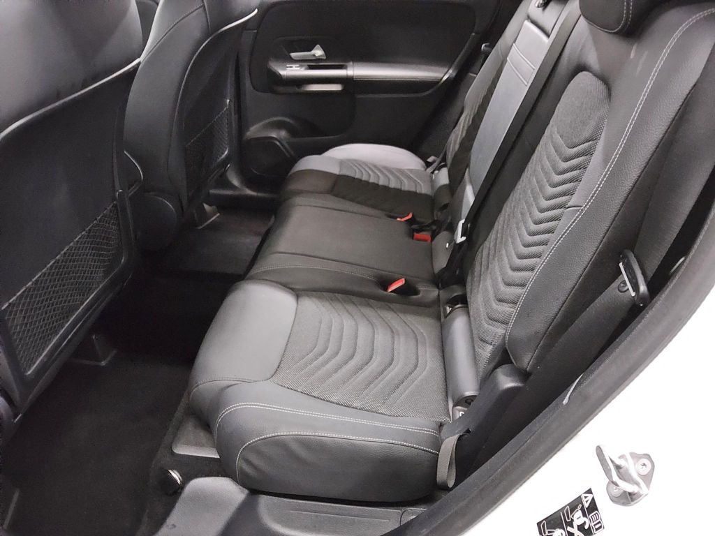 Mercedes-Benz GLB 180 2023