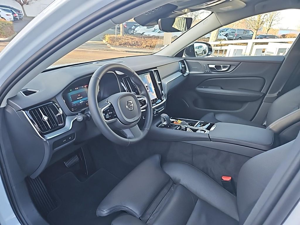 Volvo V60 2025