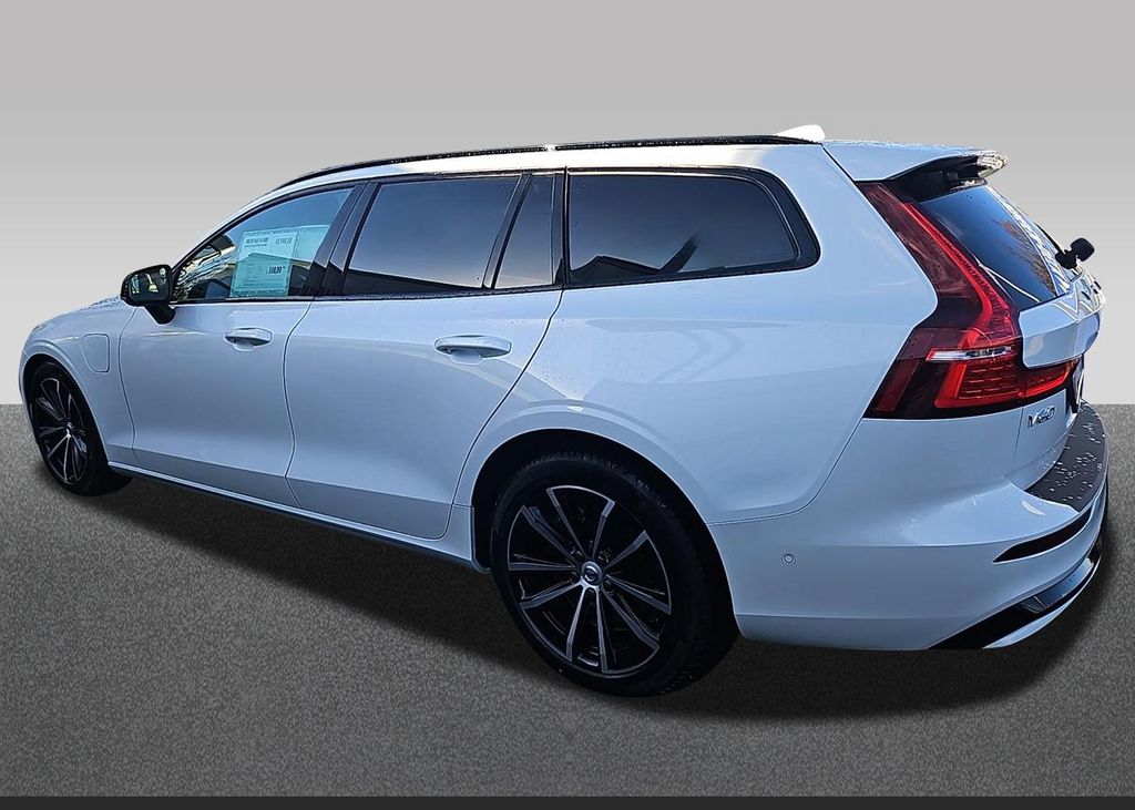 Volvo V60 2025
