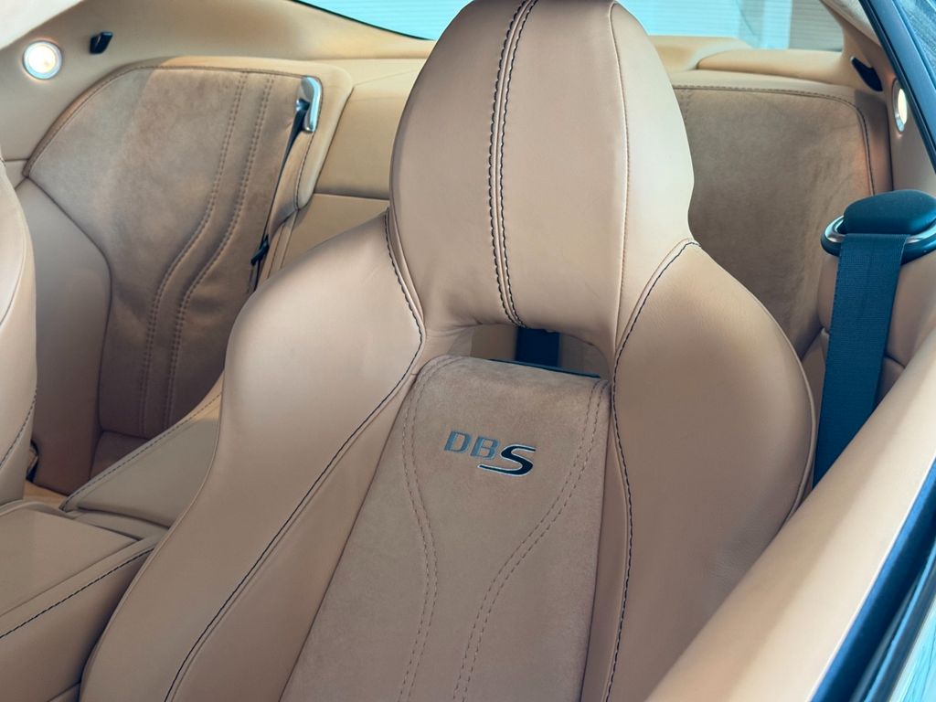 Aston Martin DBS 2011