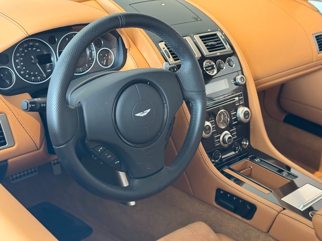 Aston Martin DBS 2011