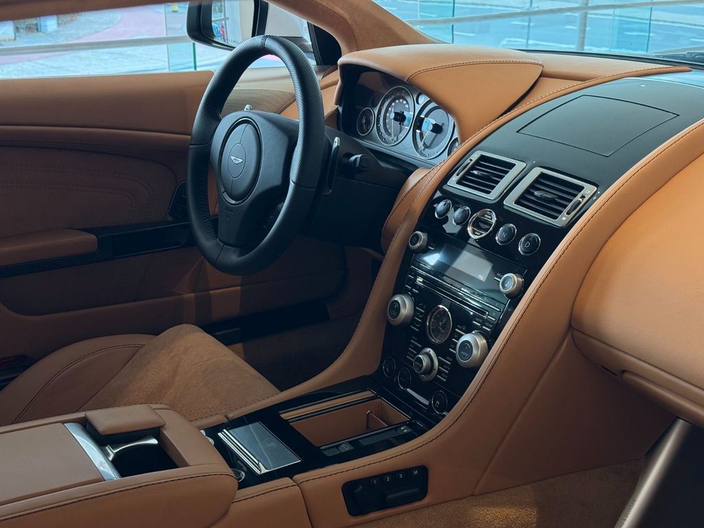 Aston Martin DBS 2011