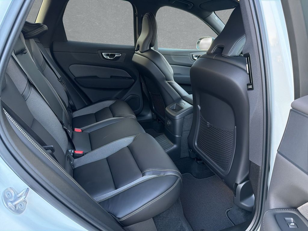 Volvo XC60 2025