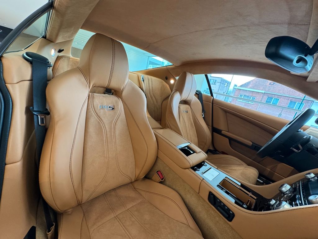 Aston Martin DBS 2011